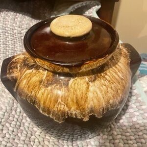 Vintage made USA - Roseville Ohio cookie jar. Brown with tan drip look